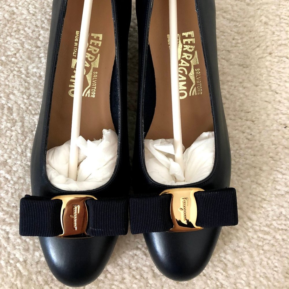 NWT Ferragamo Vara Bow Pump - Black Leather, Size 6C